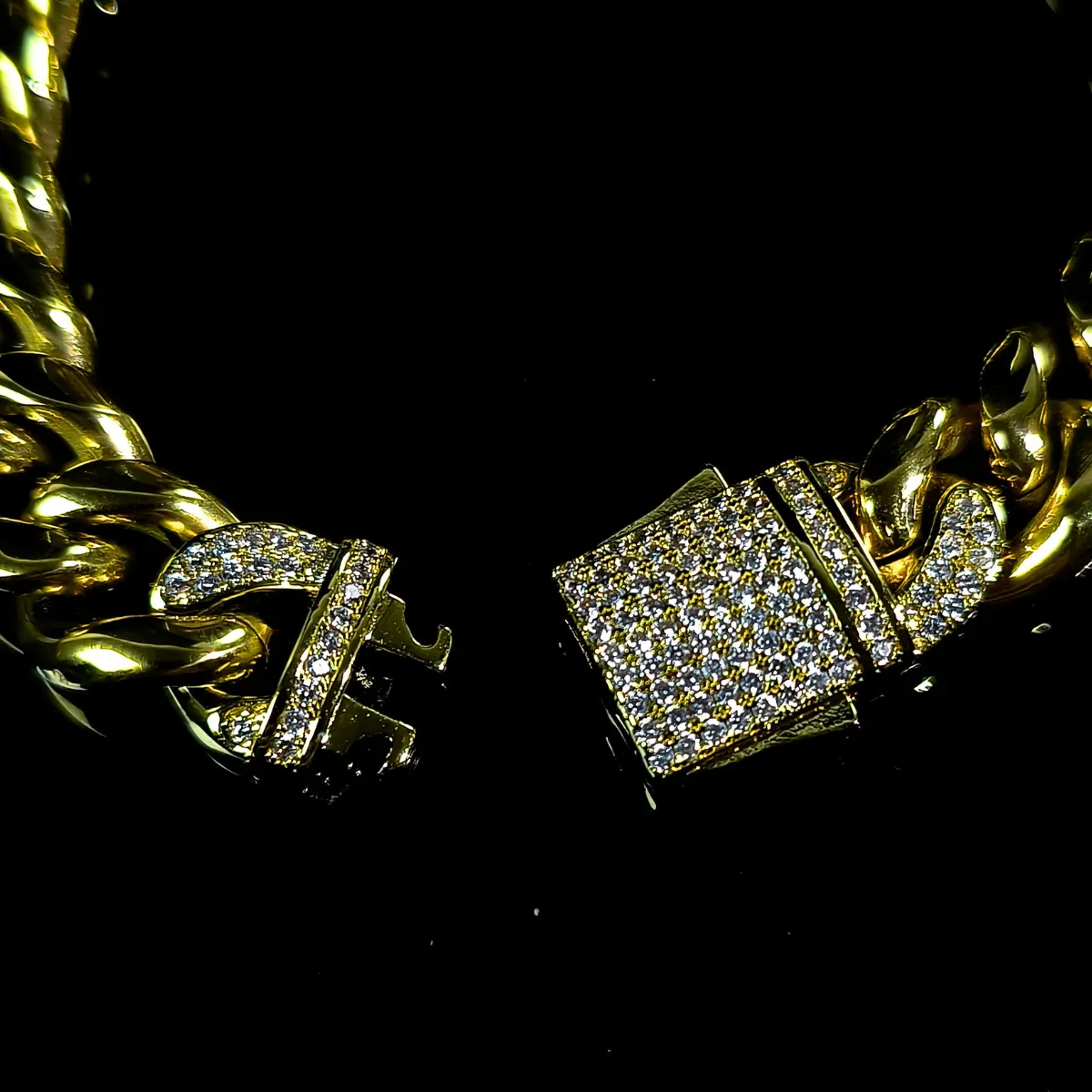 Cuban Link Bracelet CZ Gold 12mm - Image 3