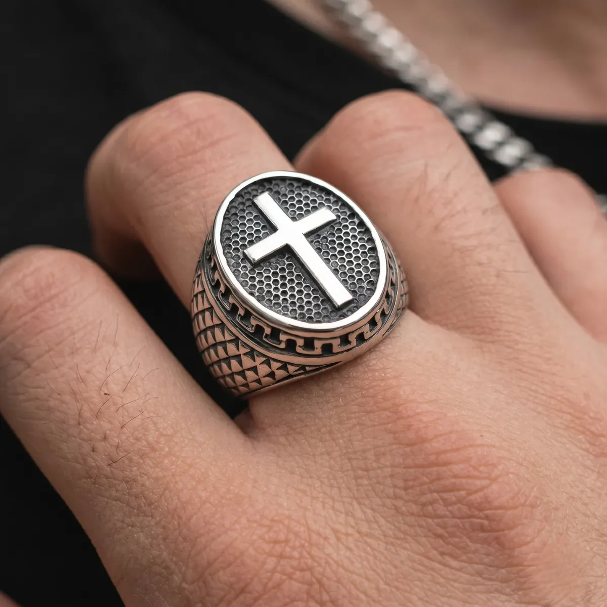 Dragon Scale Cross Ring - Image 3
